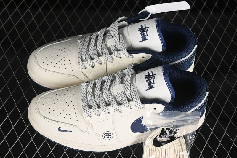 All Categories Air Jordan Jordan Series Basketball Shoes Air Jordan 1 Low High-end Customized Low-top Sneakers Travis Scott x Fragment Design x Air Jordan 1 Low OG SP AJ1 Stussi Co-branded Rice Blue Three-dimensional Sneakers Low-top Cultural Casual Sneakers XS6086-562